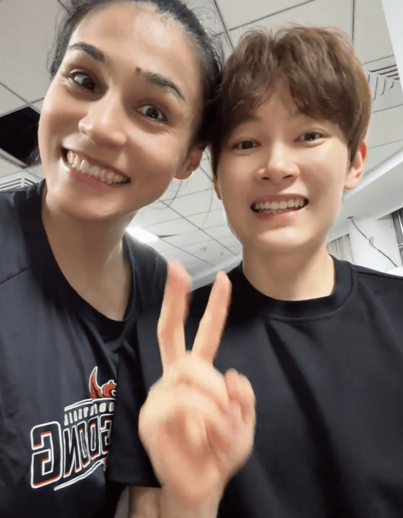 yid, 迪拉娜社媒, LmmF