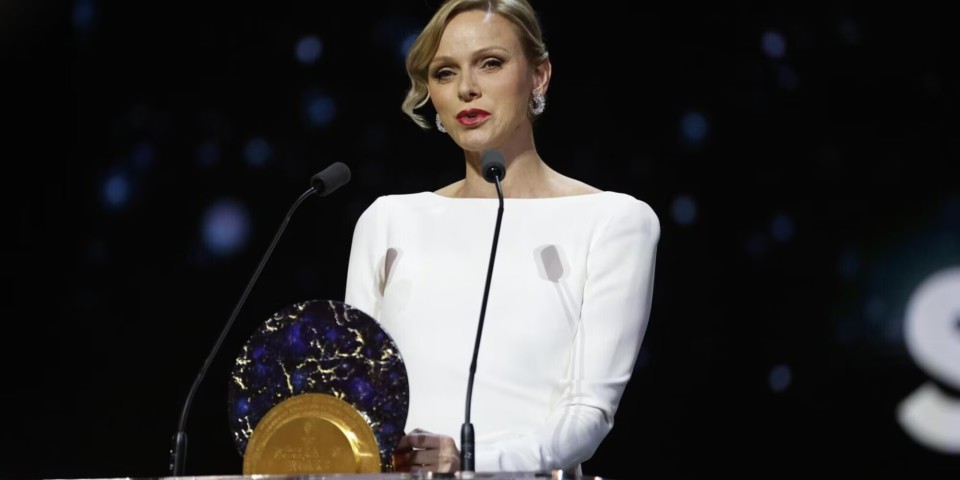 是恩里克的, 典礼 是恩里克的, 典礼