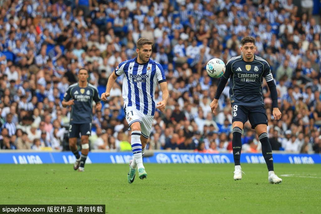 表现不仅仅, 他成功完成