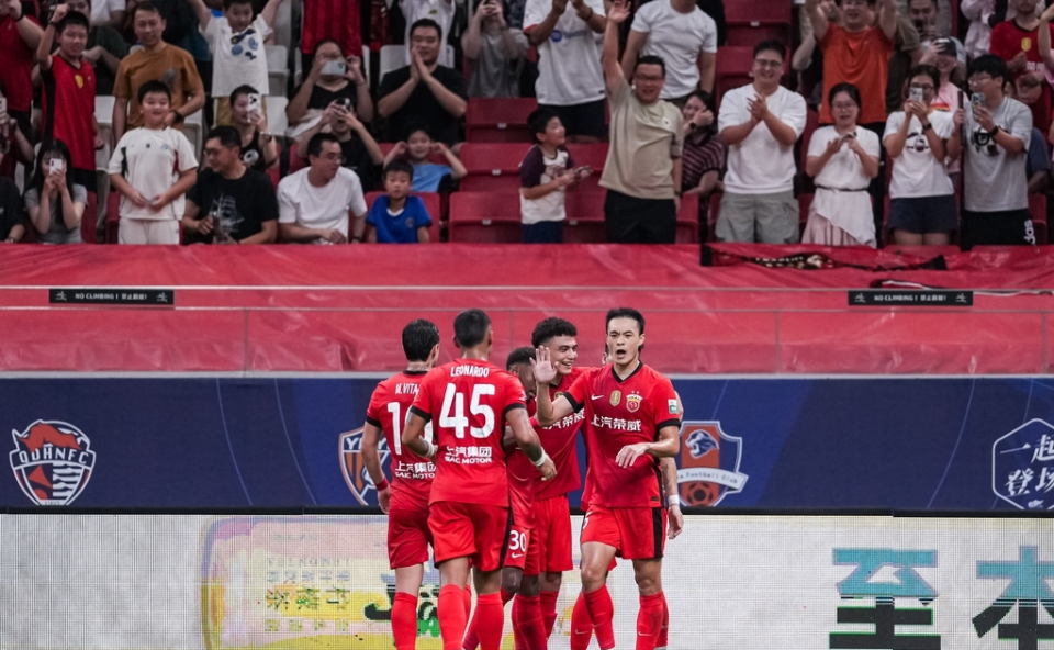 冠希望, 赛中, 落后榜首 冠希望, 赛中, 落后榜首